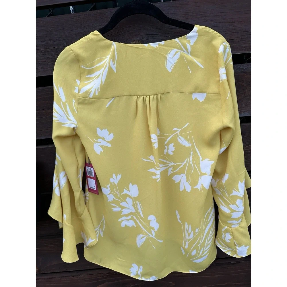 New Vince Camuto Women Floral Whisper Flutter  Boho Sleeve Blouse in Yellow XS P